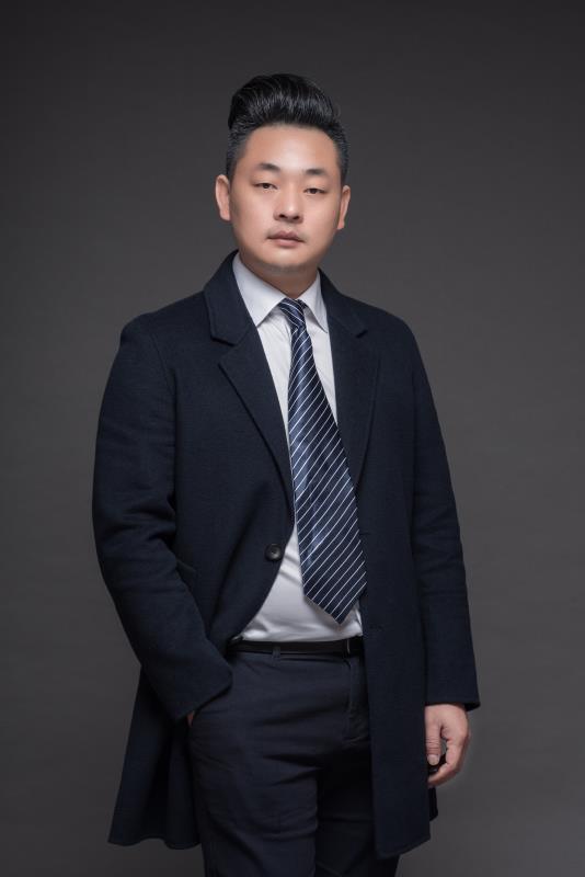 重庆鼎峰日盛装潢工程有限公司陈伟