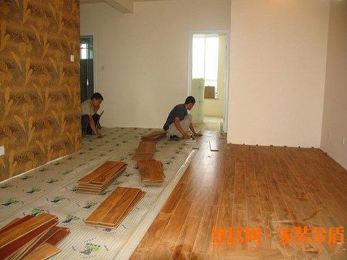防止地板生虫木地板要防潮