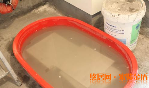 如何给瓷砖泡水?