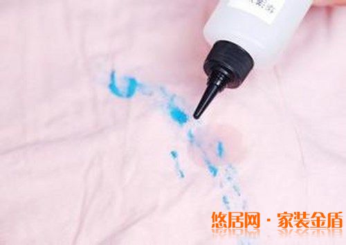 不小心沾上漆渍怎么去除干净？